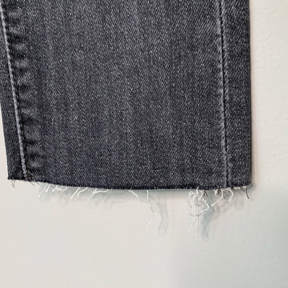 NWT Levi's wedgie skinny jean ravens wing fray hem - Picture 9 of 16